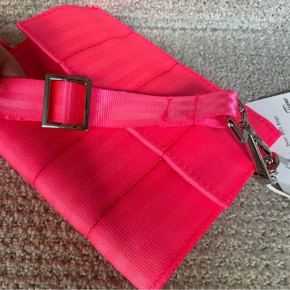 NWT Esby Foldover Crossbody Fluorescent Pink Clutch Seat Belt Bag Racing Cars - Picture 5 of 12